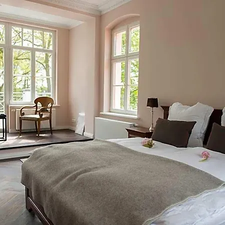 Herrenhaus Roeddelin Mit Privater Badestelle Vila
