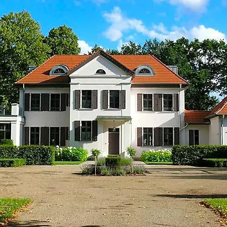 Herrenhaus Roeddelin Mit Privater Badestelle