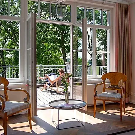 Herrenhaus Roeddelin Mit Privater Badestelle Vila